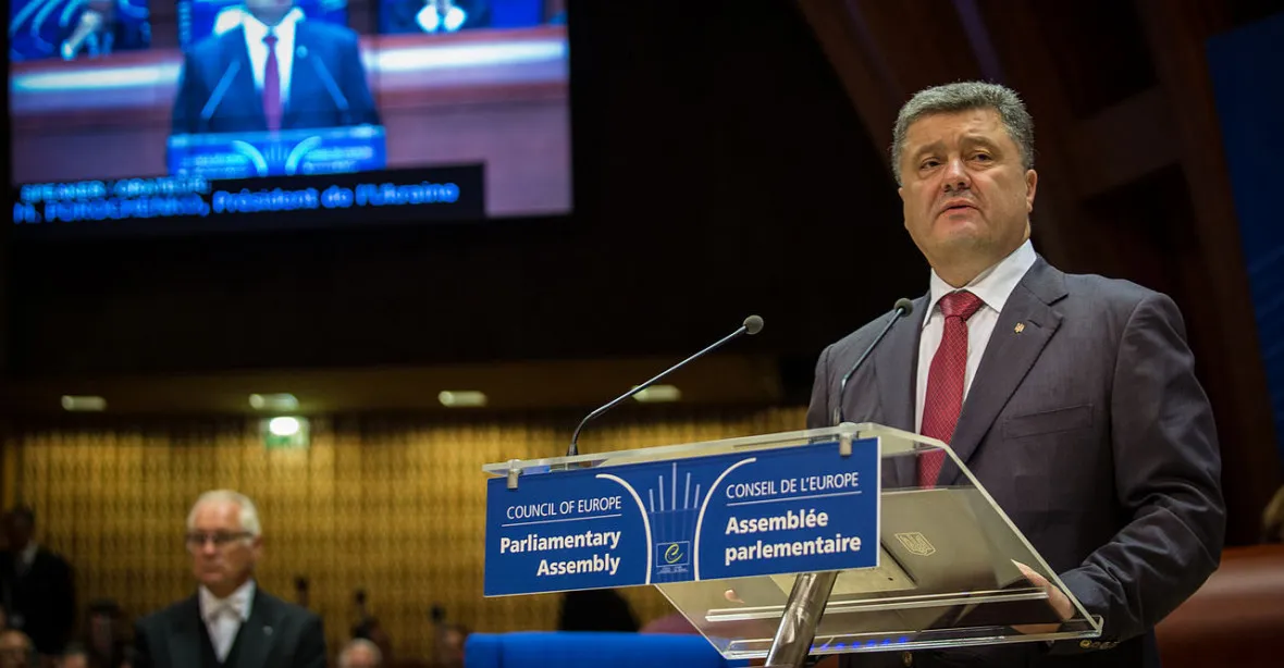Ukrajina soudí exprezidenta. „Čokoládový král“ Porošenko má přijít o veškerý majetek