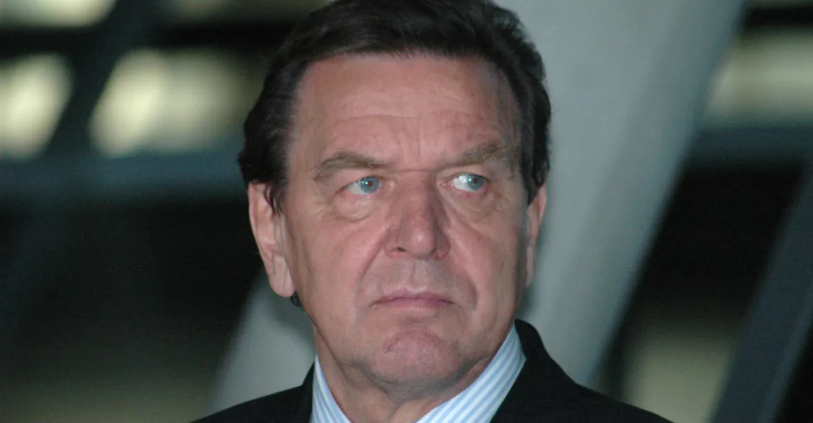 Německý exkancléř ve službách Ruska. Schröder kritizoval Kyjev a teď má jít do vedení Gazpromu