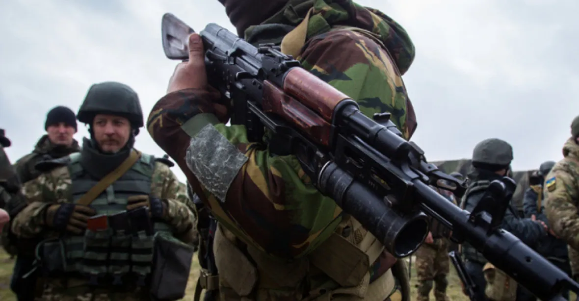 Na východní Ukrajině je masivně porušováno příměří. EU se obává vojenské eskalace