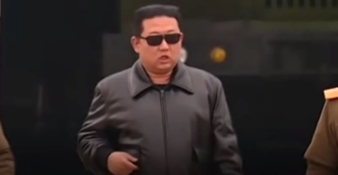 VIDEO: Kim Čong Un jako drsňák. Natočil klip v hollywoodském stylu