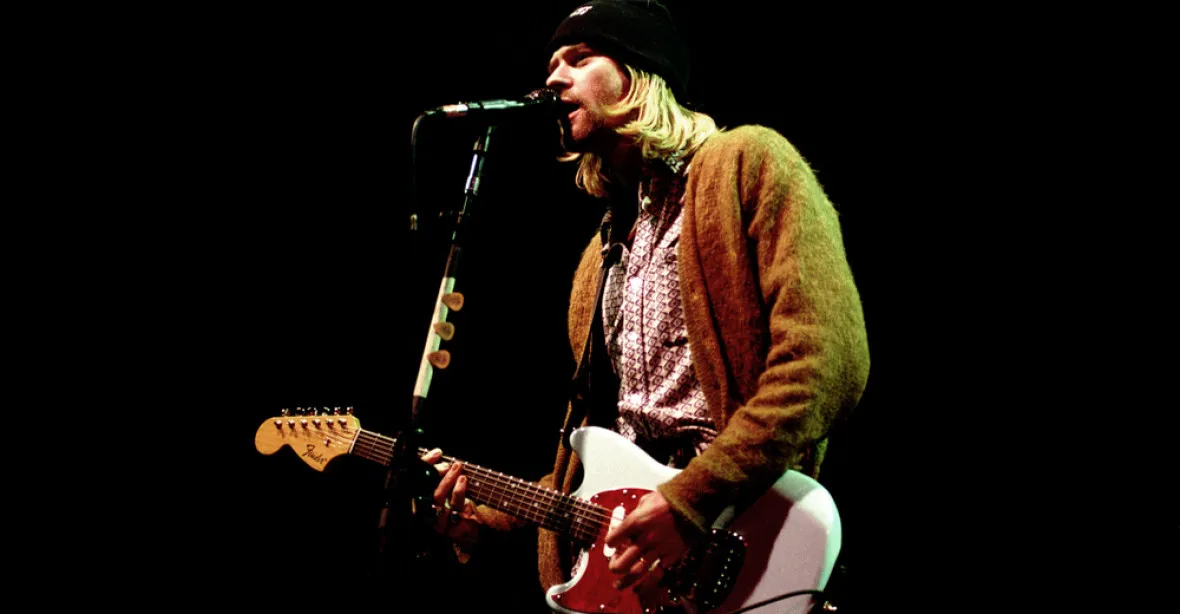 Legendární kytara Kurta Cobaina. Nástroj z hitu Smells Like Teen Spirit míří do aukce