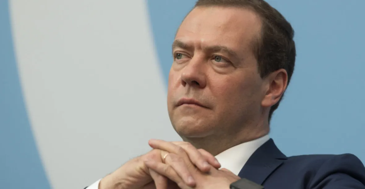 Za mírovou smlouvu Zelenského nacisté oběsí, soudí Medveděv