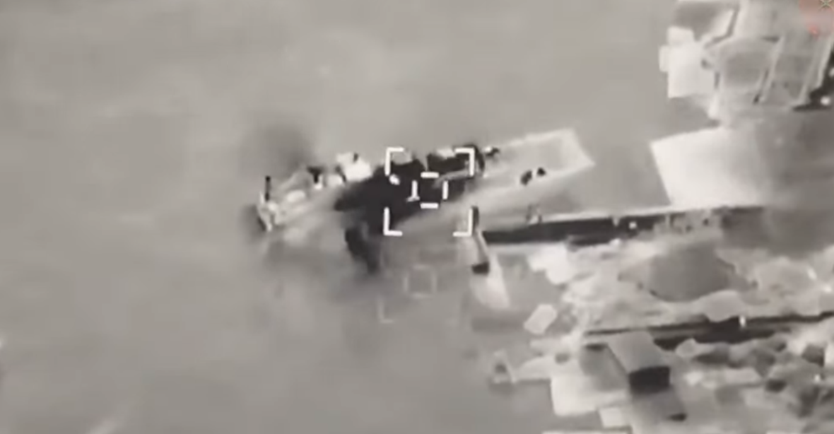 VIDEO: Další ruská výsadková loď potopena, tvrdí ukrajinská armáda