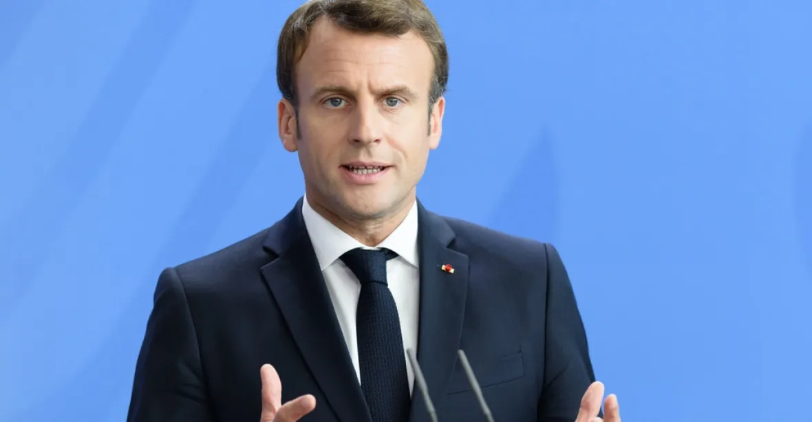 Francie zesílí dodávky zbraní na Ukrajinu, řekl Macron
