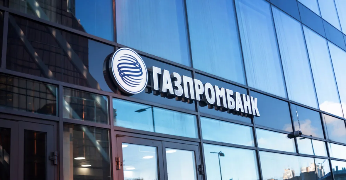 Putinovy povinné účty u Gazprombank: otevřela si je polovina z 54 klientů