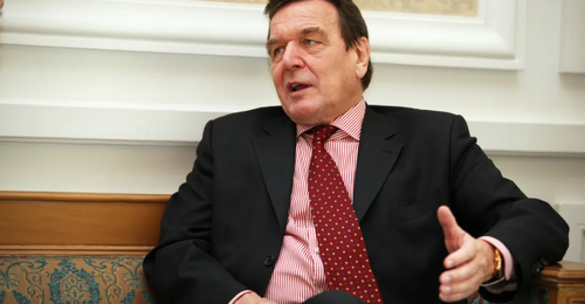 Exkancléř Schröder opustil vedení ruské společnosti Rosněfť