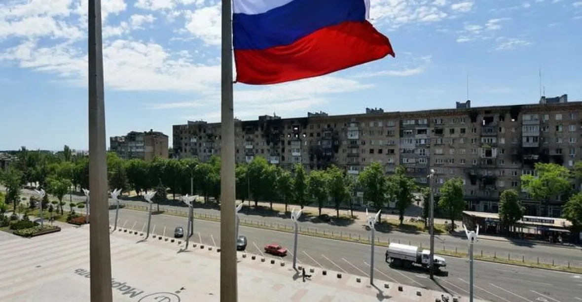 Válka na uličních cedulích. Mariupol má nově Leninovo náměstí i s ruskou vlajkou