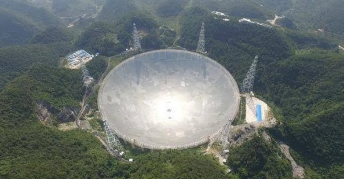 Čína nahlásila signál od mimozemských civilizací. Zachytila ho obřím radioteleskopem