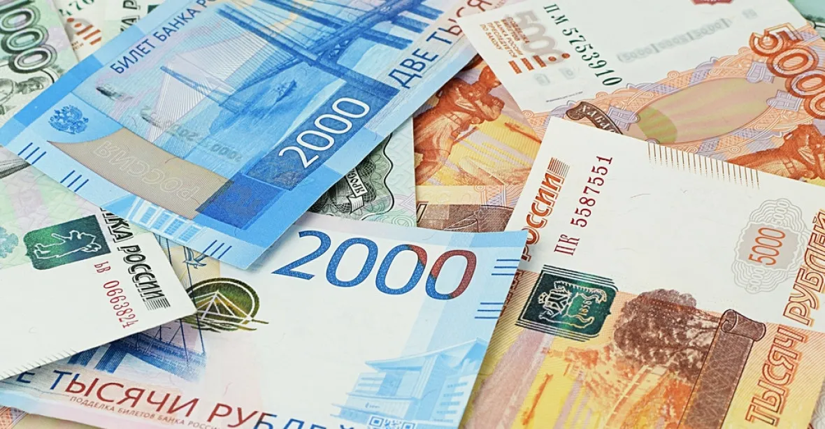 Ruská měna vystoupila vůči dolaru k 55 rublům. To je maximum za sedm let