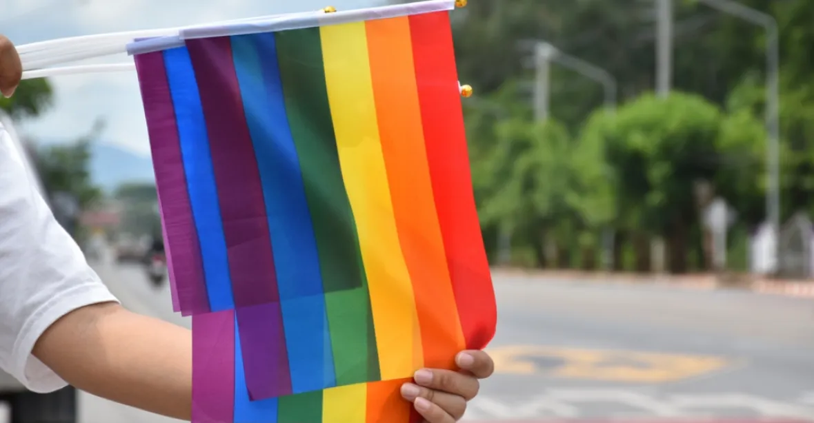 VIDEO: „Láska je láska.“ Policisté představili svůj LGBT „křižník hrdosti“