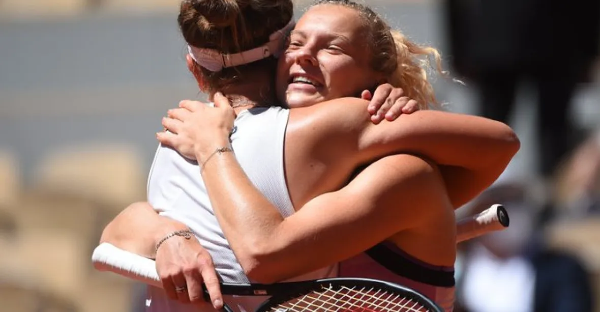 Tenistky Krejčíková se Siniakovou jsou šampionkami Wimbledonu