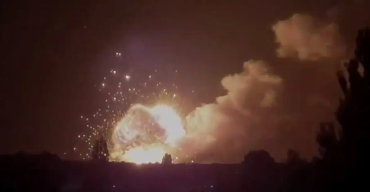 VIDEO: Ukrajinci zasáhli sklad ruské munice v okupované oblasti