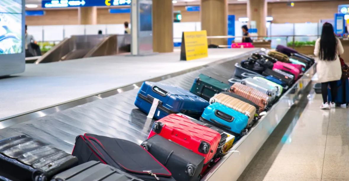 Na letišti se za jeden den zatoulalo 20 tisíc zavazadel