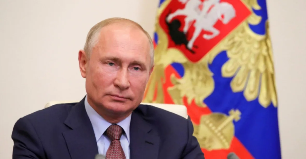 Nenecháme se zatlačit o desítky let zpět, ruce do klína nesložíme, varuje Putin