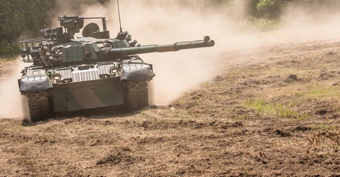 Polsko poslalo Kyjevu „značný počet“ tanků PT-91 Twardy. Už jsou na Ukrajině