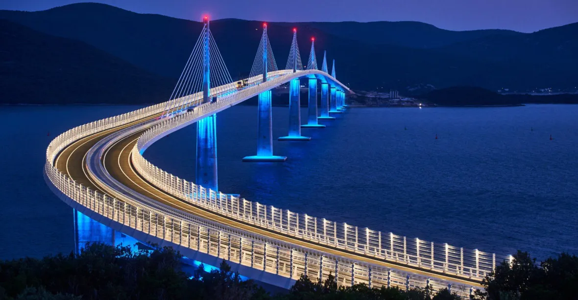 OBRAZEM: Velký den pro Chorvaty. Otevřeli most, který spojuje jih se zbytkem země