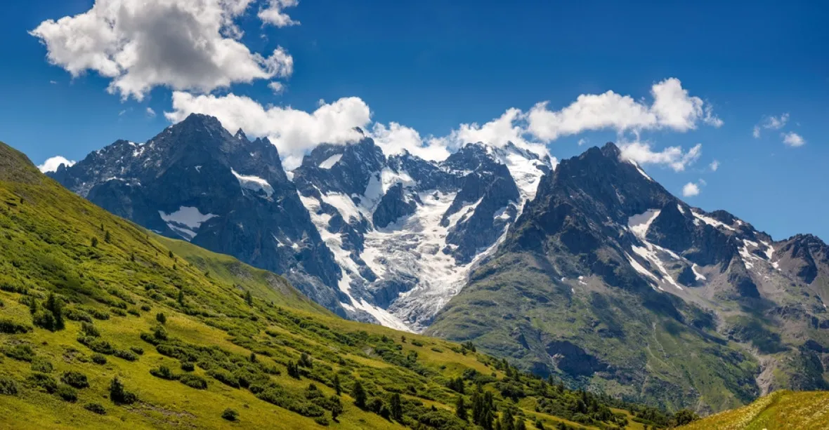 Češi ztracení v Alpách byli nalezeni mrtví, sdělilo ministerstvo