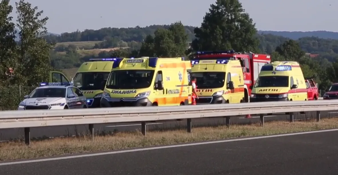 Smrt v autobusech. Při nehodě v Chorvatsku zemřelo 12 lidí, v Bulharsku tři