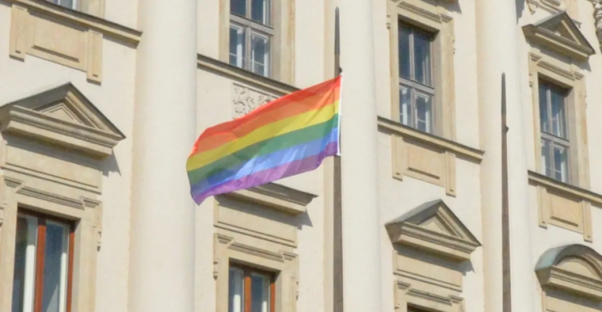 Ministerstvo není stánek s LGBTQ+