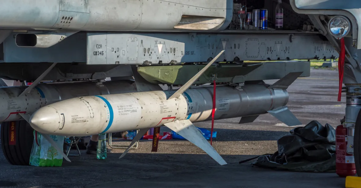Tisíc Javelinů, rakety HARM, munice pro HIMARS. Další Bidenovy dodávky do Kyjeva za 800 milionů USD