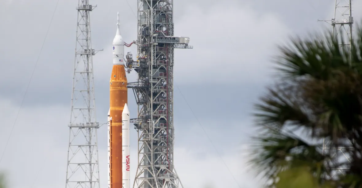 GALERIE: Statisíce lidí se sjíždějí na Floridu, chtějí vidět start rakety k Měsíci