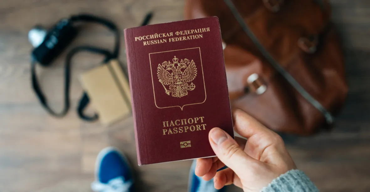 Snaha Evropské unie omezit víza Rusům je iracionální, zlobí se Kreml