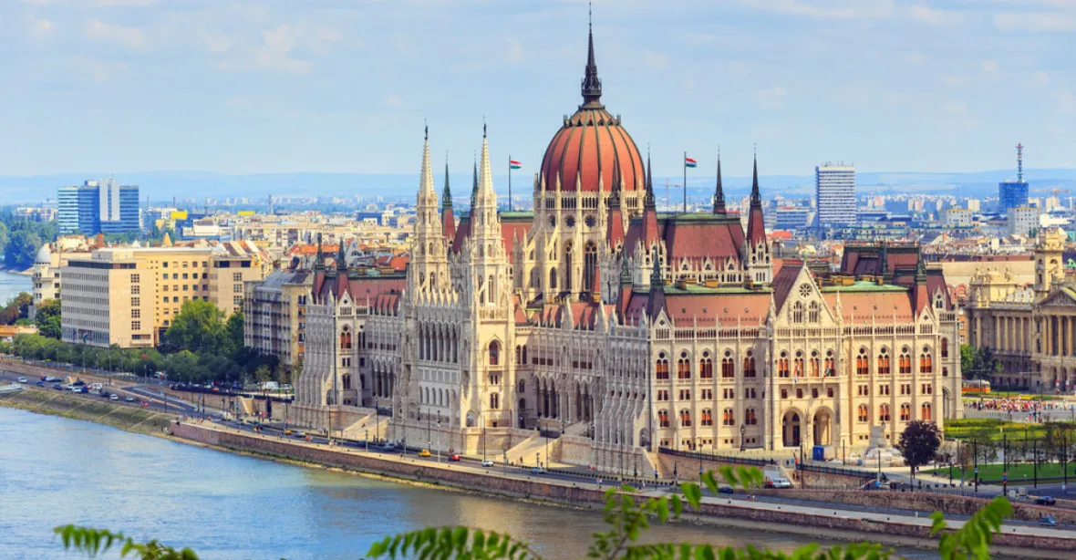 Maďarsko je „volební autokracie“, odhlasoval europarlament. Seberme mu peníze, zní z Bruselu