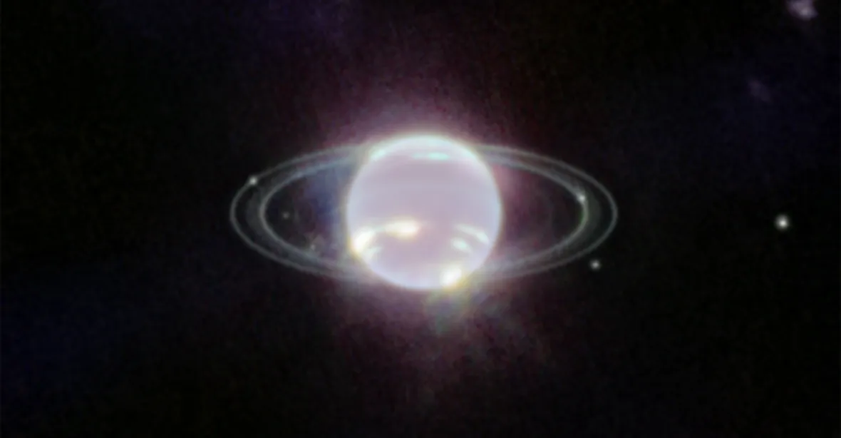 Neptun zazářil na snímcích z Webbova teleskopu. Ukazují jeho prstence i měsíce