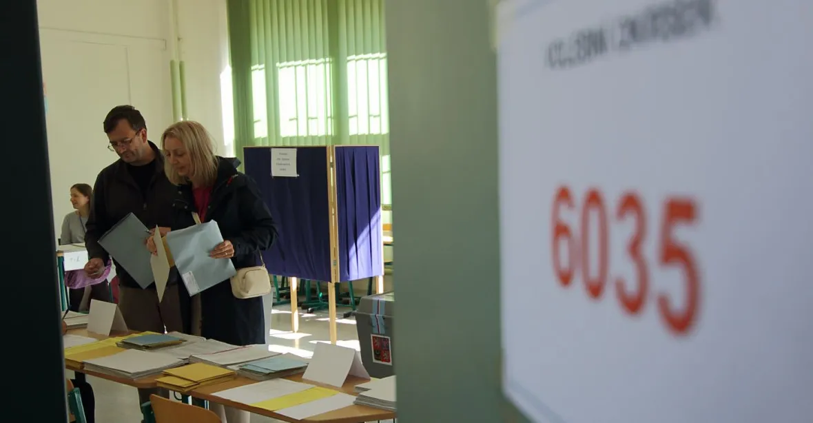 VOLBY ONLINE: Opozice mluví o referendu o vládě, Fiala věří, že volby potvrdí pozici koalice