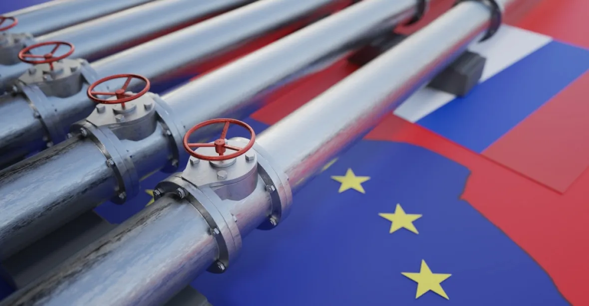 Bloomberg: Nejednotná EU plánuje odložit jednání o zastropování ceny ruské ropy