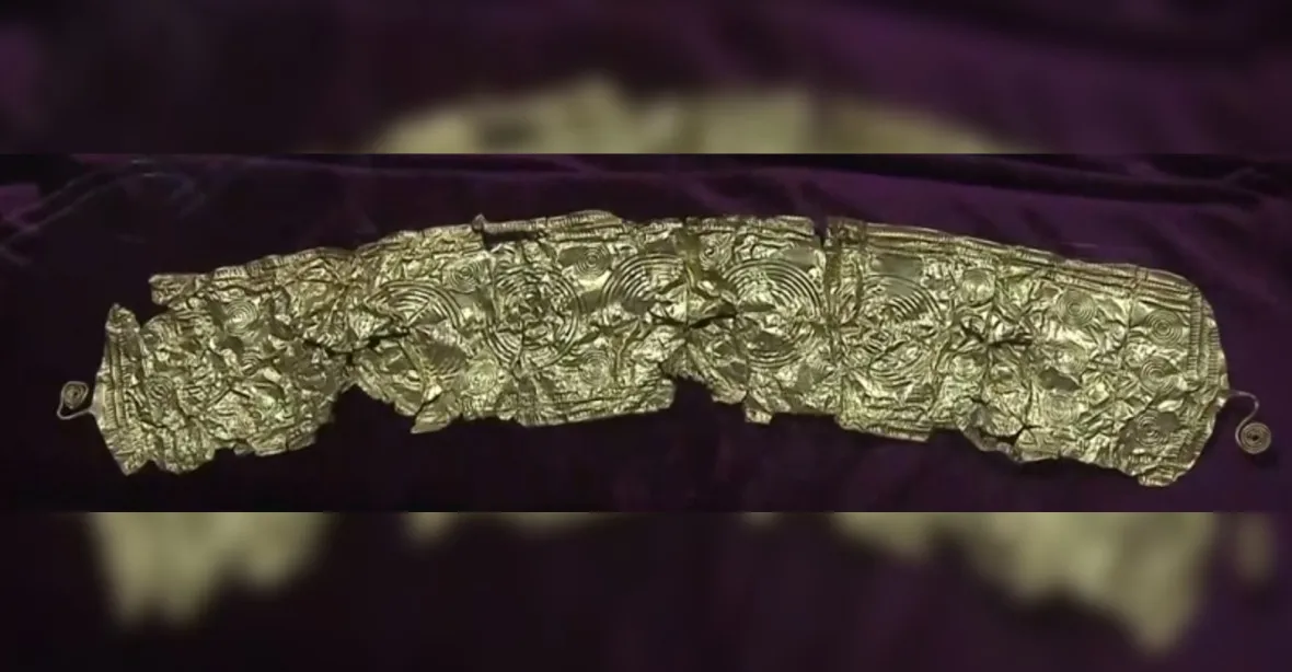 Mezi řepou ležel na poli zlatý diadém z doby bronzové