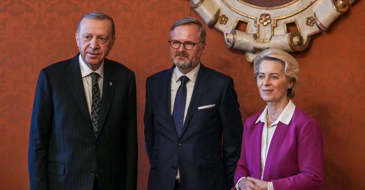 ONLINE: Fiala s Von der Leyenovou jednali na summitu s Erdoganem o energetice i migraci