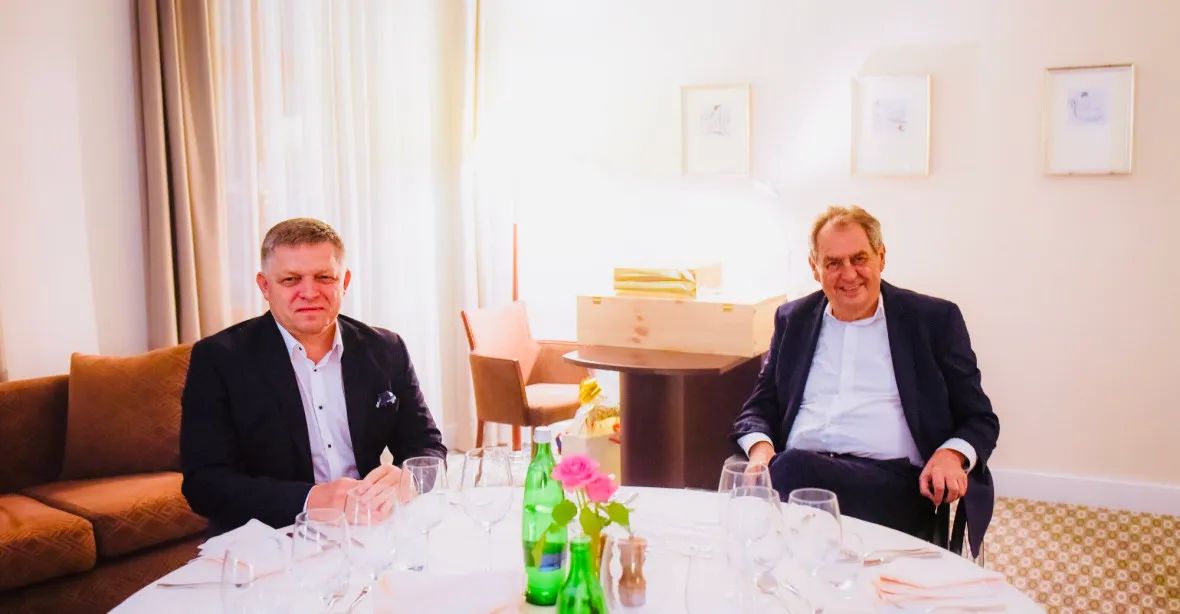Prezident Zeman se před summitem V4 setkal se svým přítelem Ficem