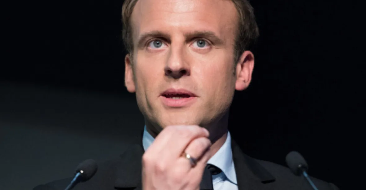 Francie na případný ruský útok jadernou zbraní na Ukrajině neodpoví, řekl Macron
