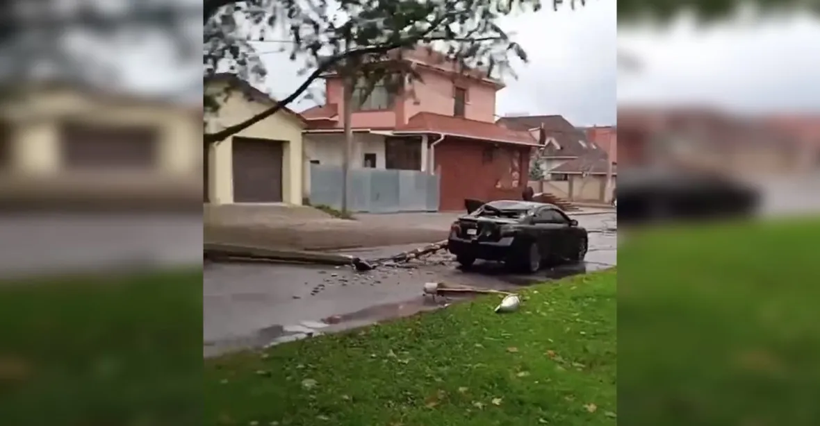 Ukrajinští partyzáni odpálili v okupovaném Chersonu auto. Jeden mrtvý, tři zranění
