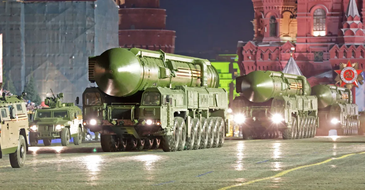 Putin hlásí úspěšné cvičení jaderných sil, cíle byly podle Kremlu zasaženy