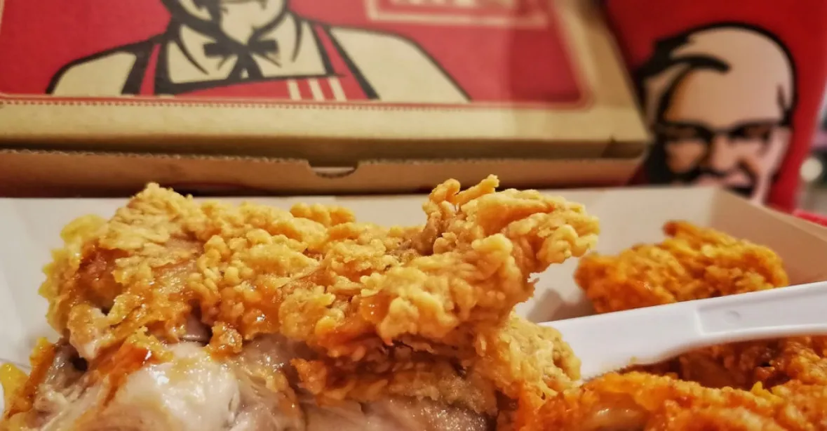 Německé KFC lákalo na oslavu Křišťálové noci s „křupavým kuřetem“. Teď se kaje