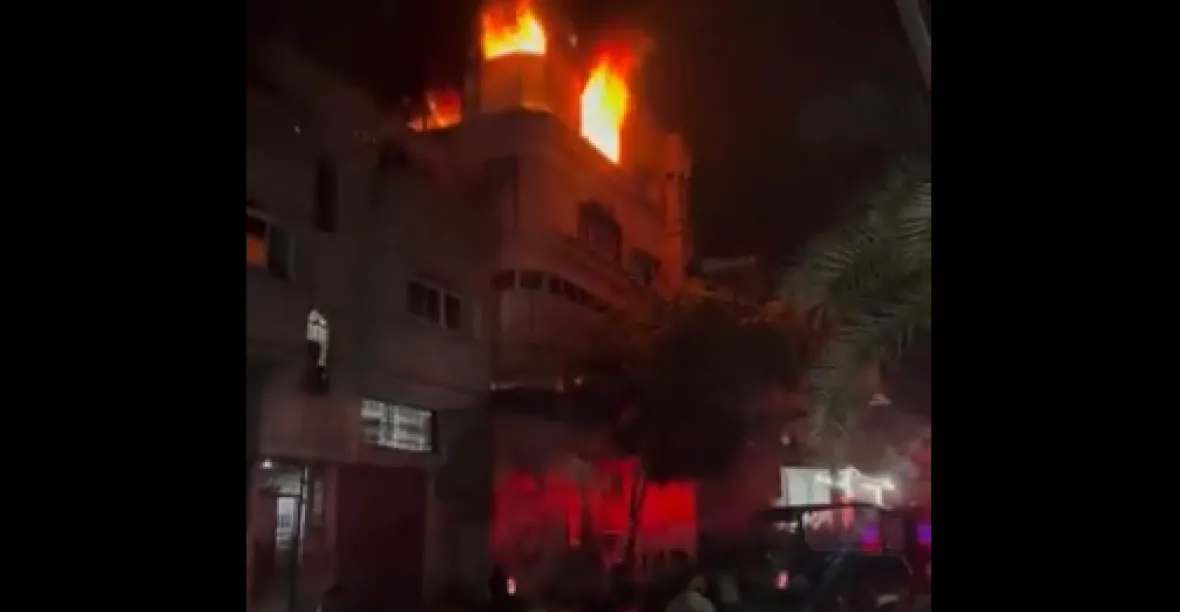 V pásmu Gazy propukl požár. Nejméně 21 mrtvých