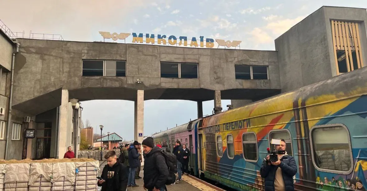 Na jihu Ukrajiny hrozí humanitární krize kvůli zimě. Připravuje se evakuace Chersonu a Mykolajivu