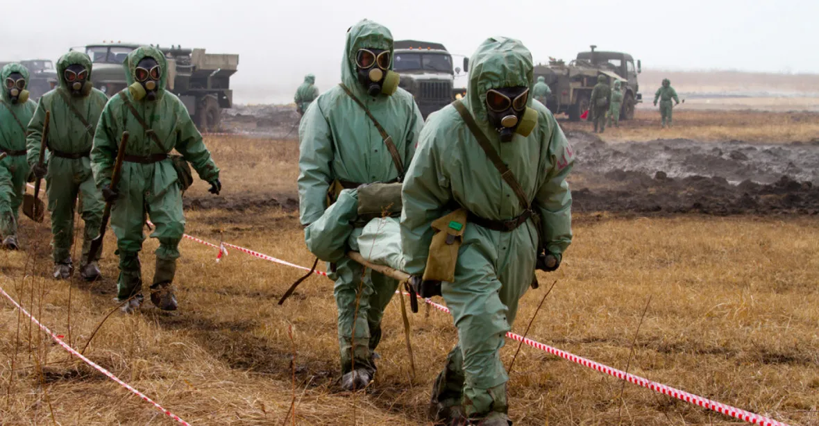 Pokud se Rusku nebude dařit, mohlo by použít chemické zbraně, soudí Politico