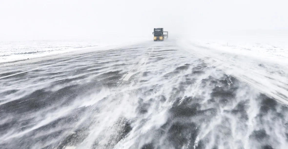Do Česka míří zimní počasí. ČHMÚ varuje před přívaly sněhu a silným větrem