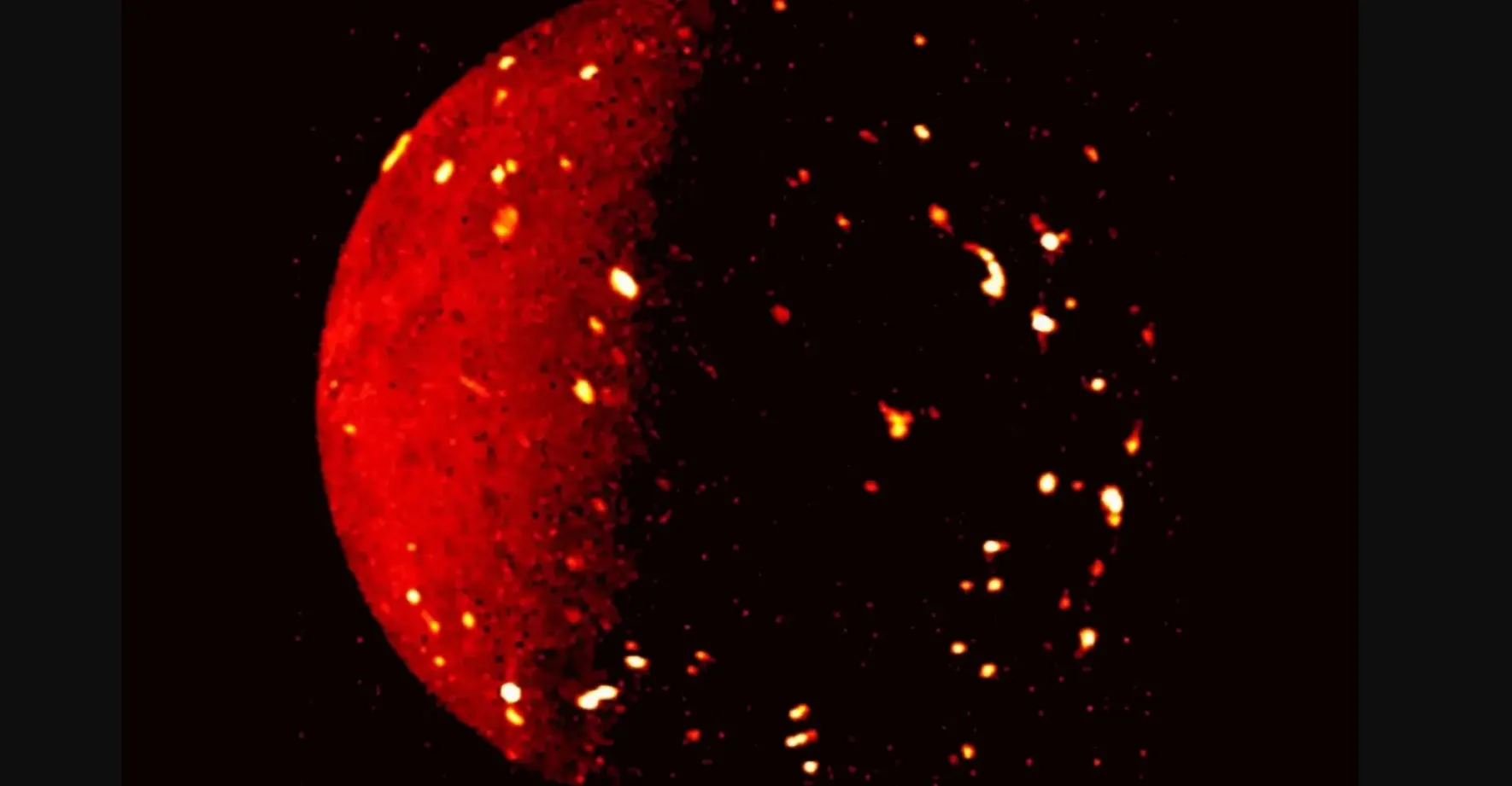 Nejvýbušnější měsíc ve Sluneční soustavě. Vědci řeší záhadu explozí na Io