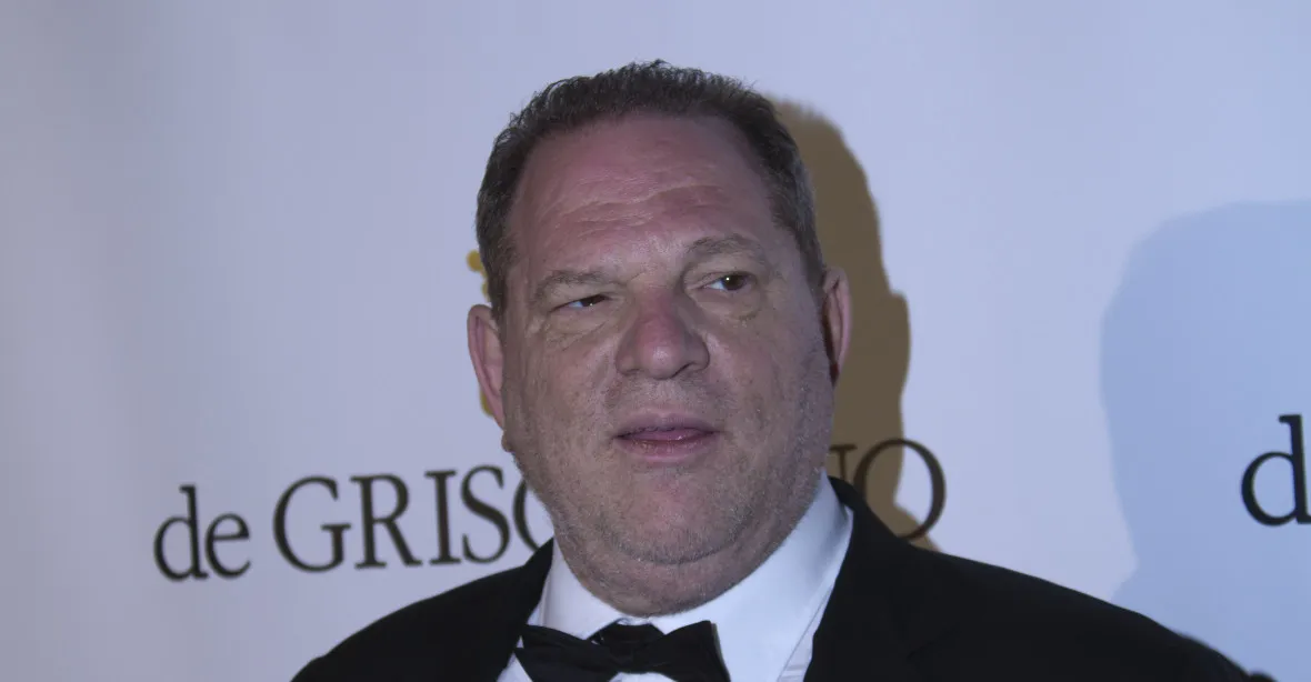Weinstein dostal za znásilnění 16 let. Za mřížemi zřejmě stráví zbytek života