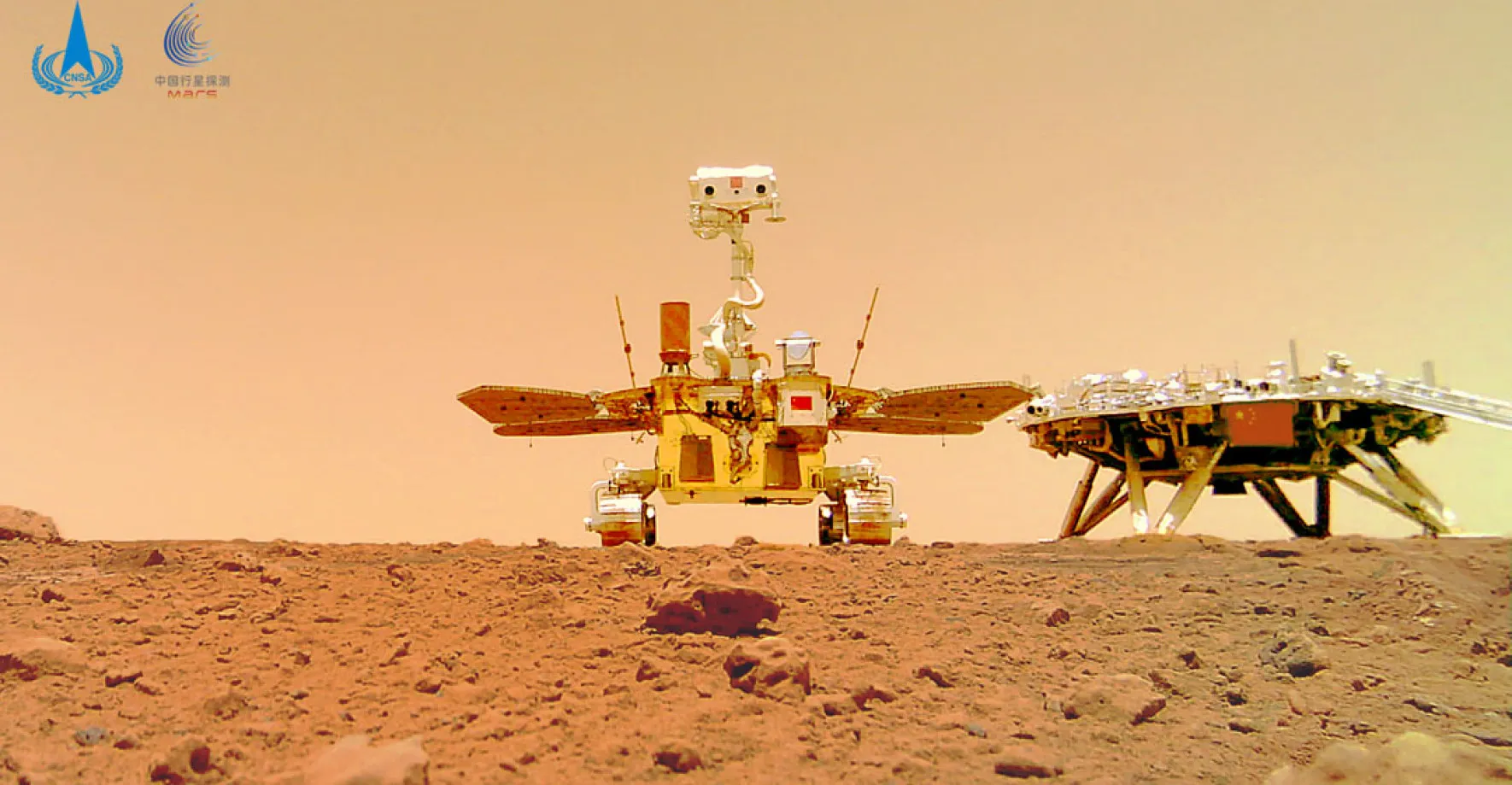 Čínský rover Zhurong se dlouho nepohnul, misi ale splnil. Pronikl pod povrch Marsu