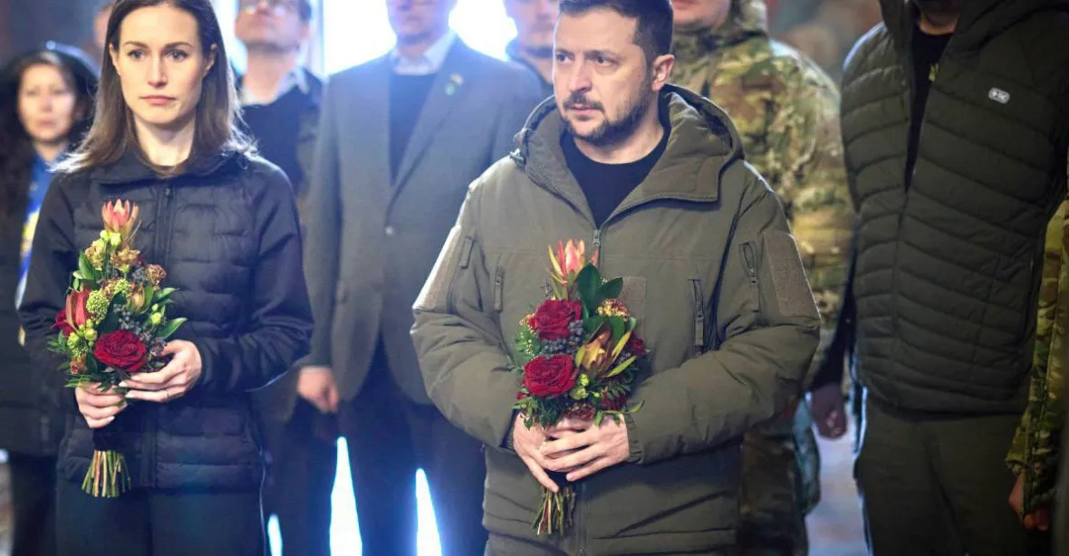 Velení ukrajinské armády na kolenou. Tisíce lidí se přišly rozloučit s obráncem Da Vincim