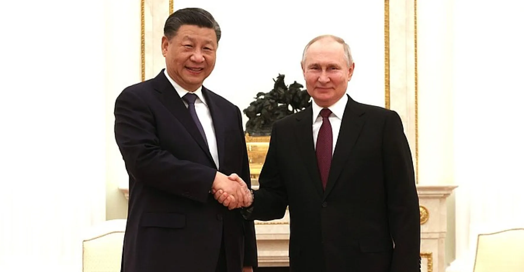 Prezident Si v Moskvě a souboj velmocí. „Papírových tygrů se nebojíme,“ vzkazuje Čína