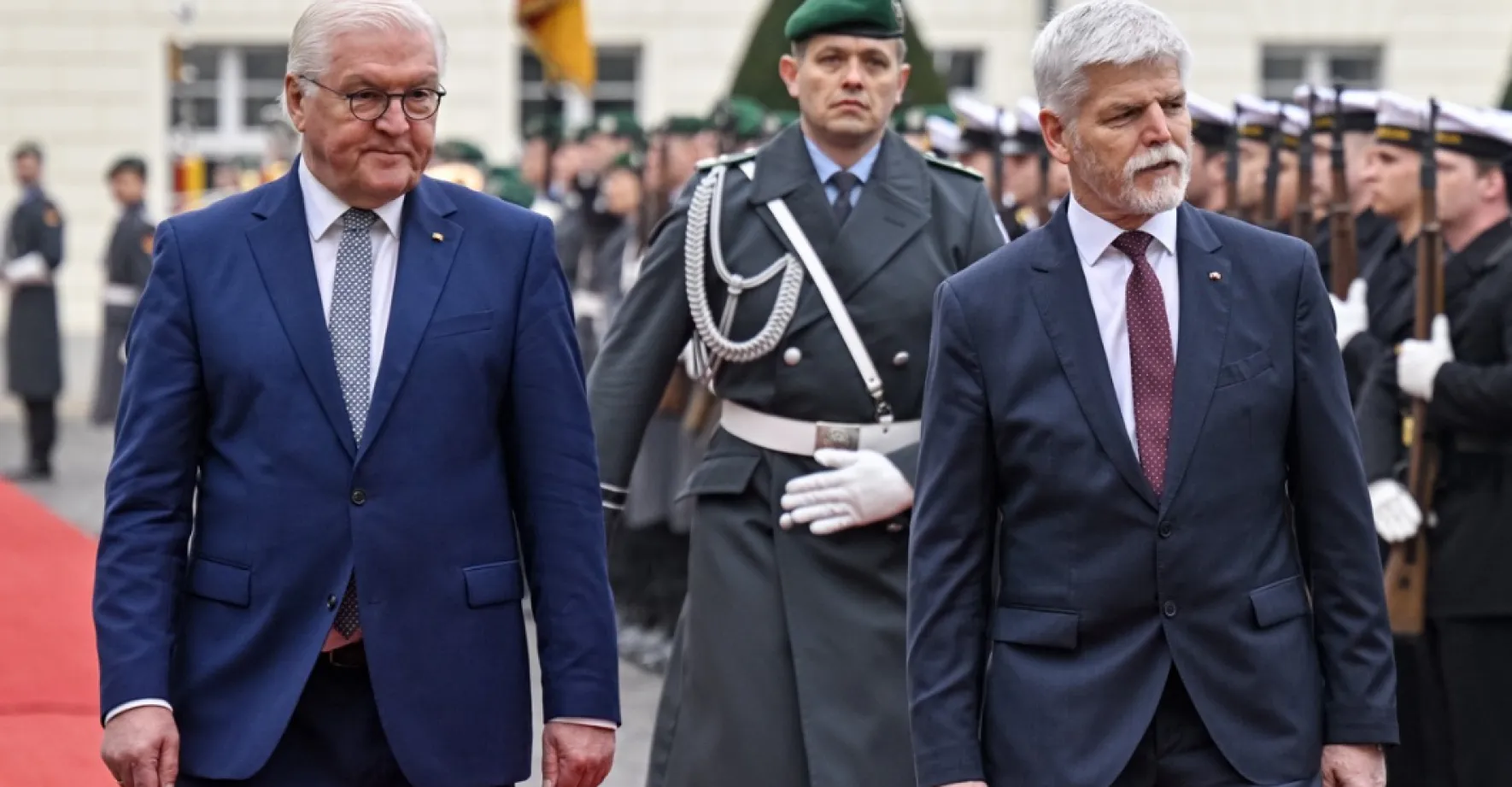 Pavel vidí Německo jako lídra ve vojenství. Steinmeier se těší na návštěvu Prahy