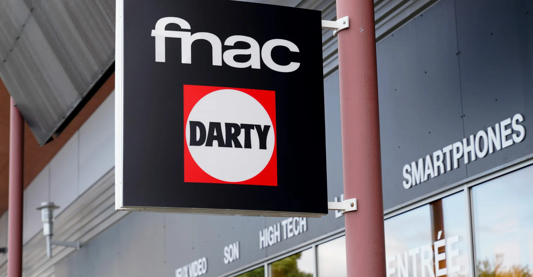 Křetínský se stal největším akcionářem francouzského řetězce Fnac Darty