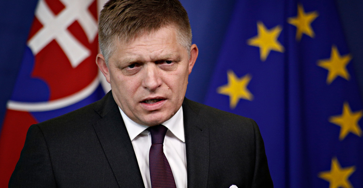 Fico na Slovensku dominuje v předvolebním průzkumu, jeho náskok roste