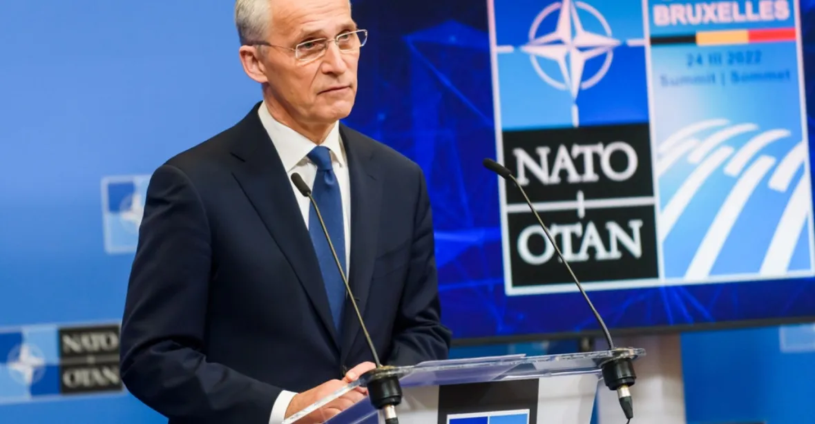 Stoltenberg: NATO by se co nejdříve mělo rozrůst i o Švédsko. Je zásadní investovat více do obrany